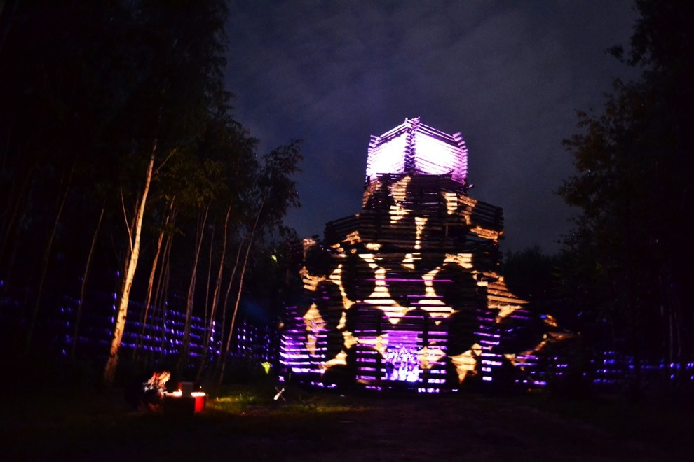 Архстояние 2015 - световая инсталлиция Ленивый Зиккурат