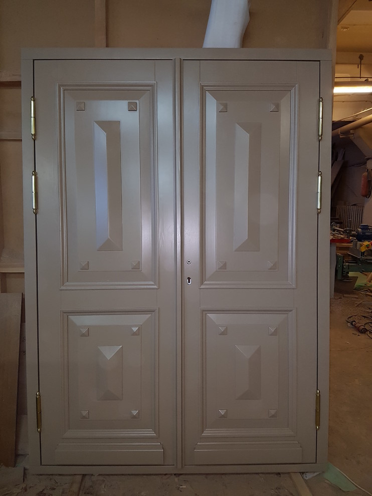 Двери входные исторические