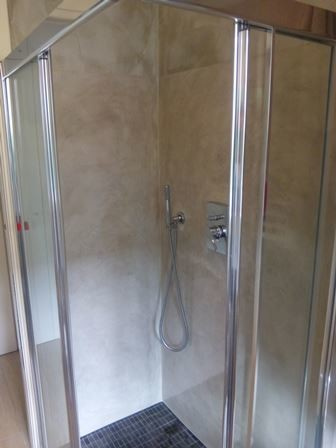 Отделка кабины для душа микроцементом