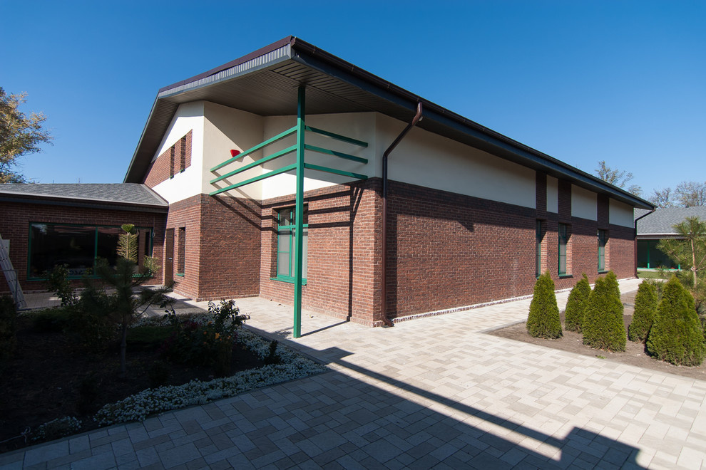 Одноэтажный жилой дом с бассейном и  SPA