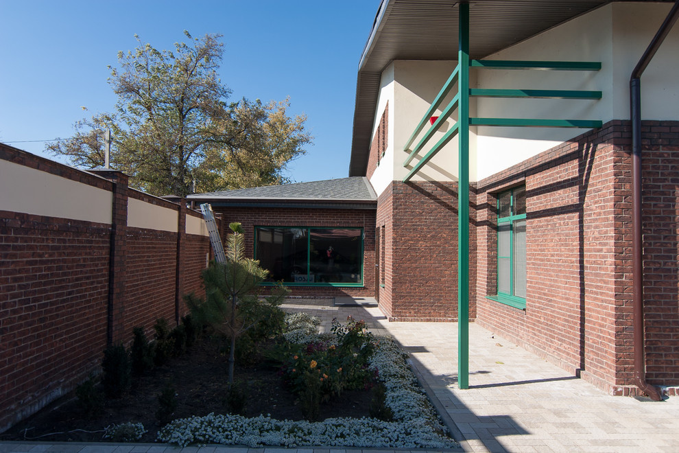 Одноэтажный жилой дом с бассейном и  SPA