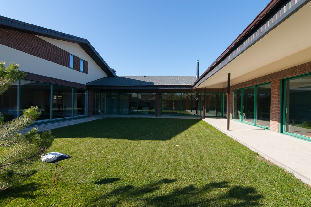 Одноэтажный жилой дом с бассейном и  SPA