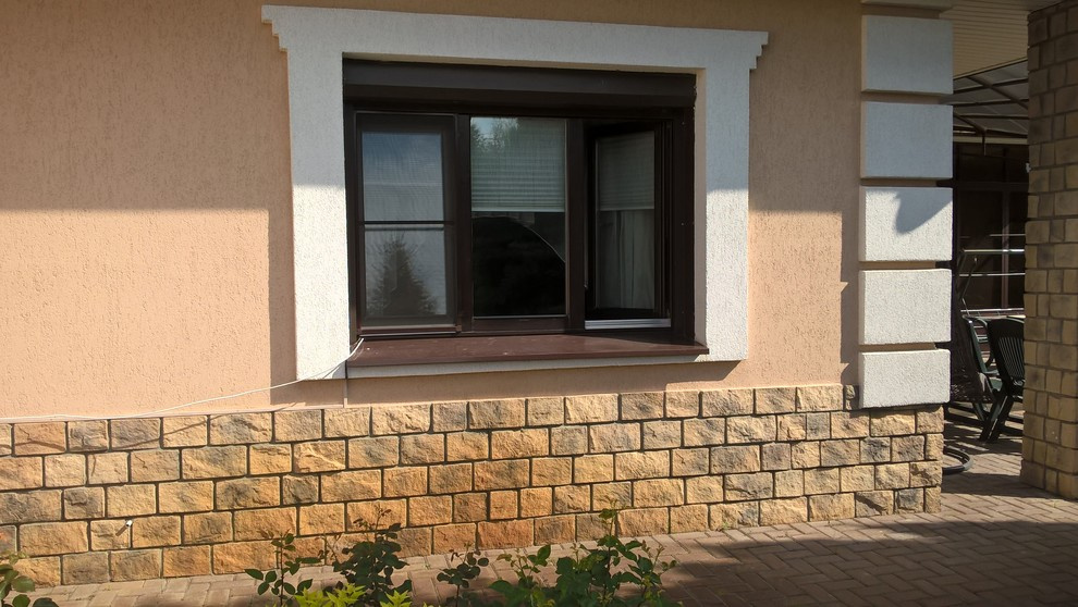 Новывй выход из дома с навесом и беседкой