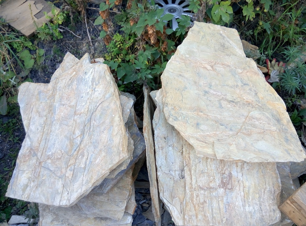 Глыбы каменные для ландшафтного дизайна большие