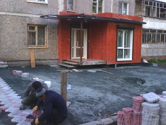 Благоустройство территории офиса. В процессе