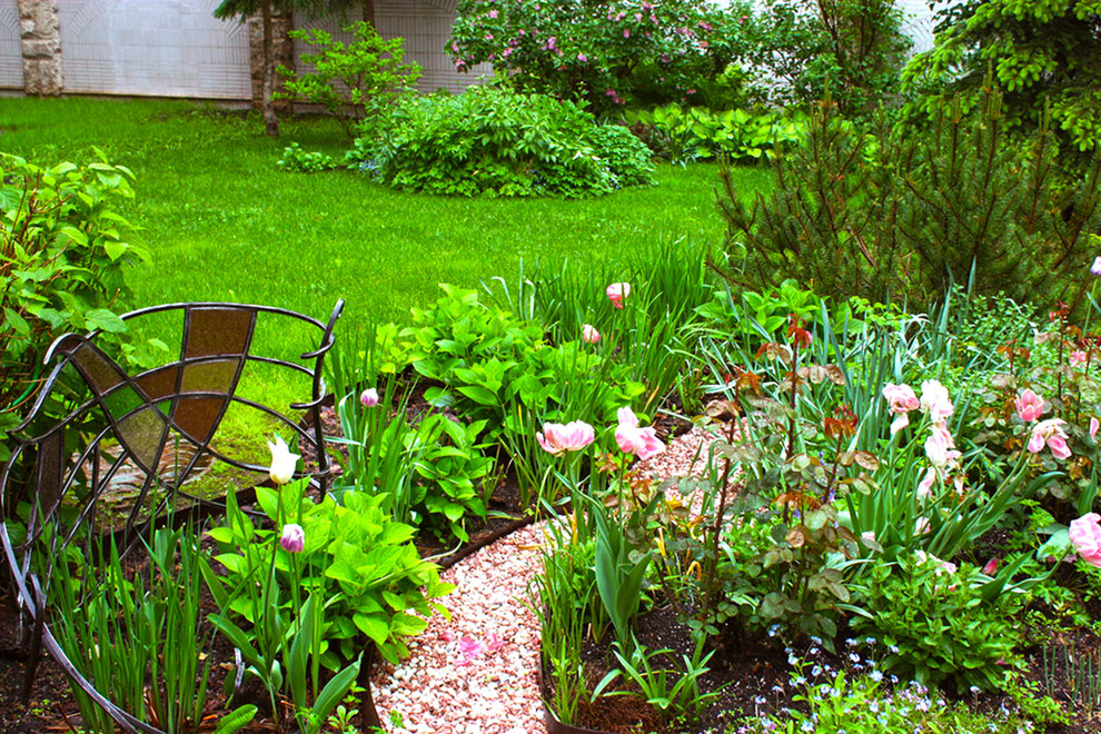 Декоративная композиция в цветнике - ландшафтный дизайн участка 1 га.