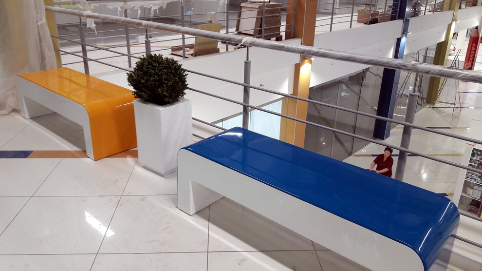 Обложка проекта: Скамейки и цветочницы в торгово-развлекательном центре