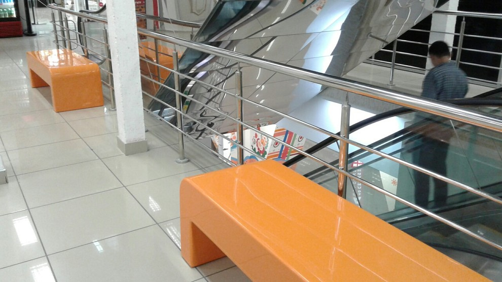 Обложка проекта: Оформление торгово-развлекательного центра скамейками