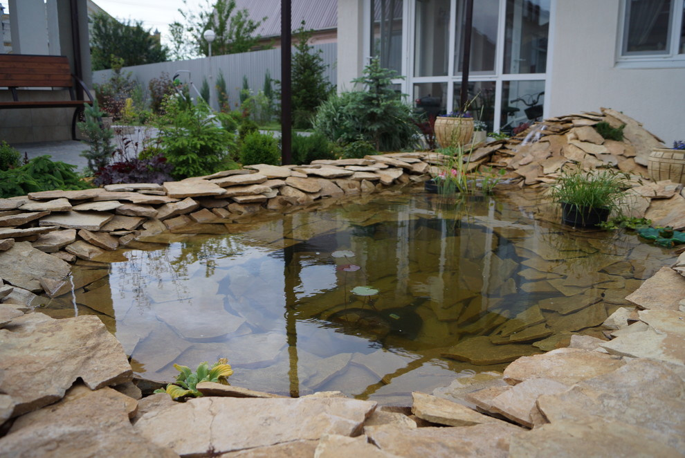 Садовый пруд в африканском стиле