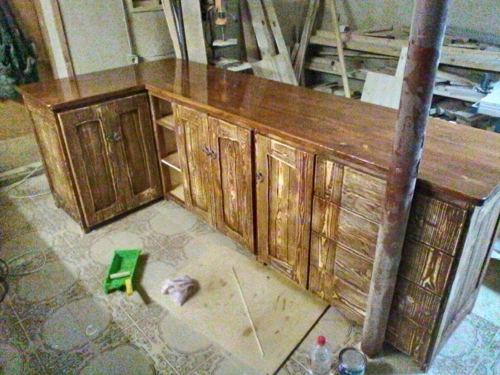 Кухонный гарнитур из массива сосны