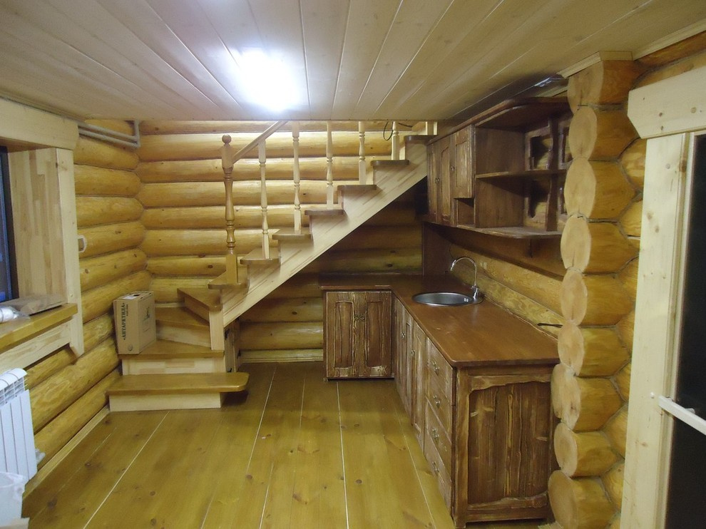 Кухонный гарнитур из массива сосны