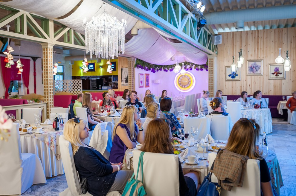 Компания Электроклуб совместно с компанией JUNG провели встречу в ресторане "ВЕС