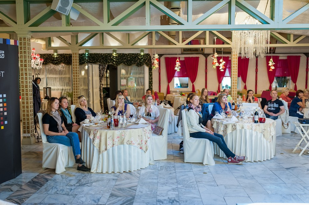 Компания Электроклуб совместно с компанией JUNG провели встречу в ресторане "ВЕС