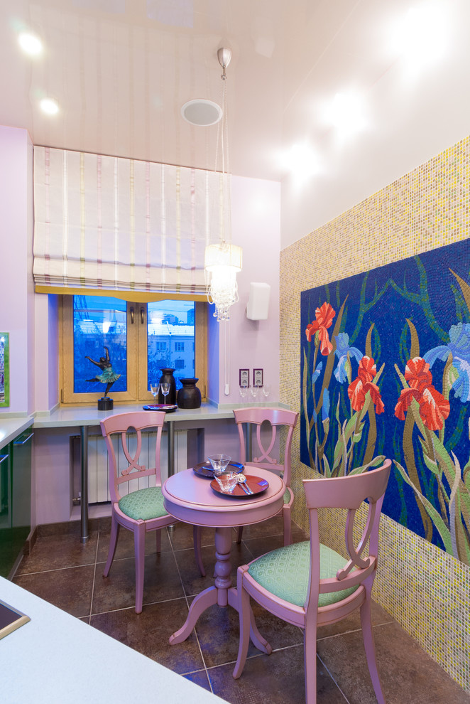 Кухня. Столик для завтрака.