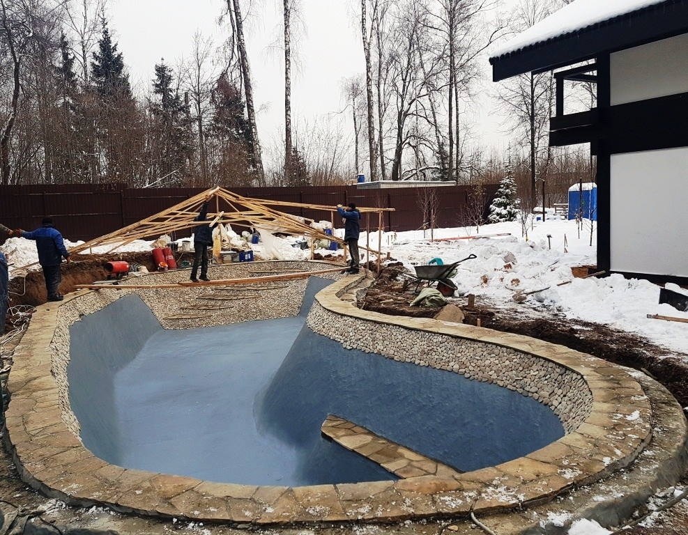 Пруд рядом с домом в стиле ФАХВЕРК