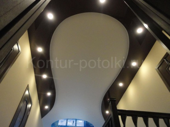 Обложка проекта: Двухуровневый натяжной потолок в виде подковы