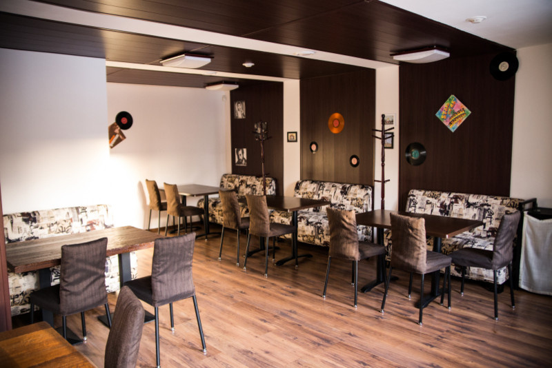 Bar 212