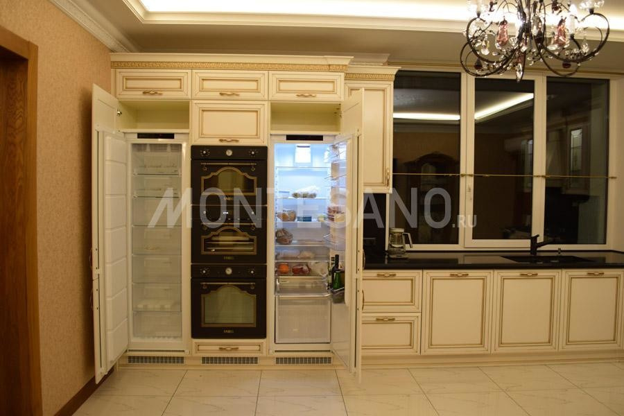 Классика с черной столешницей