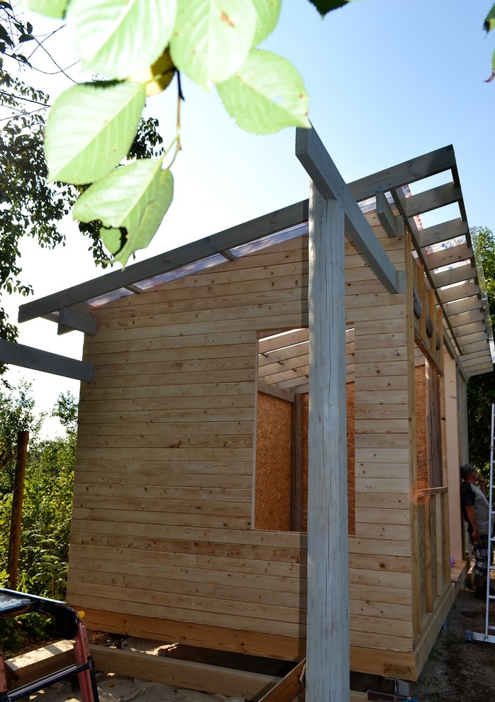 Красное на сером