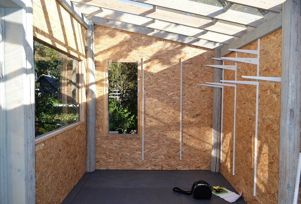 Красное на сером