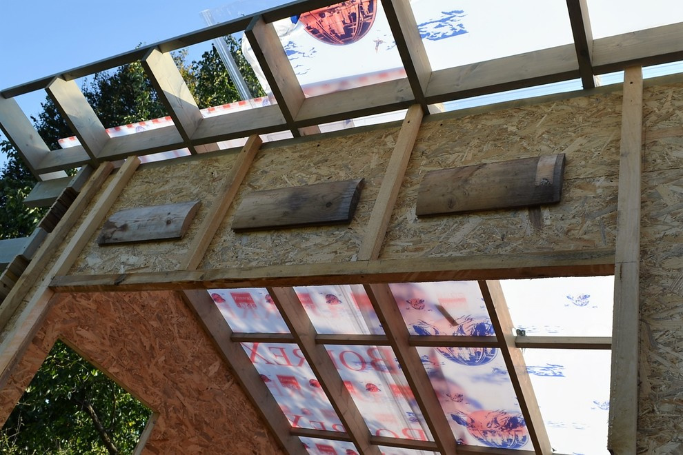 Красное на сером