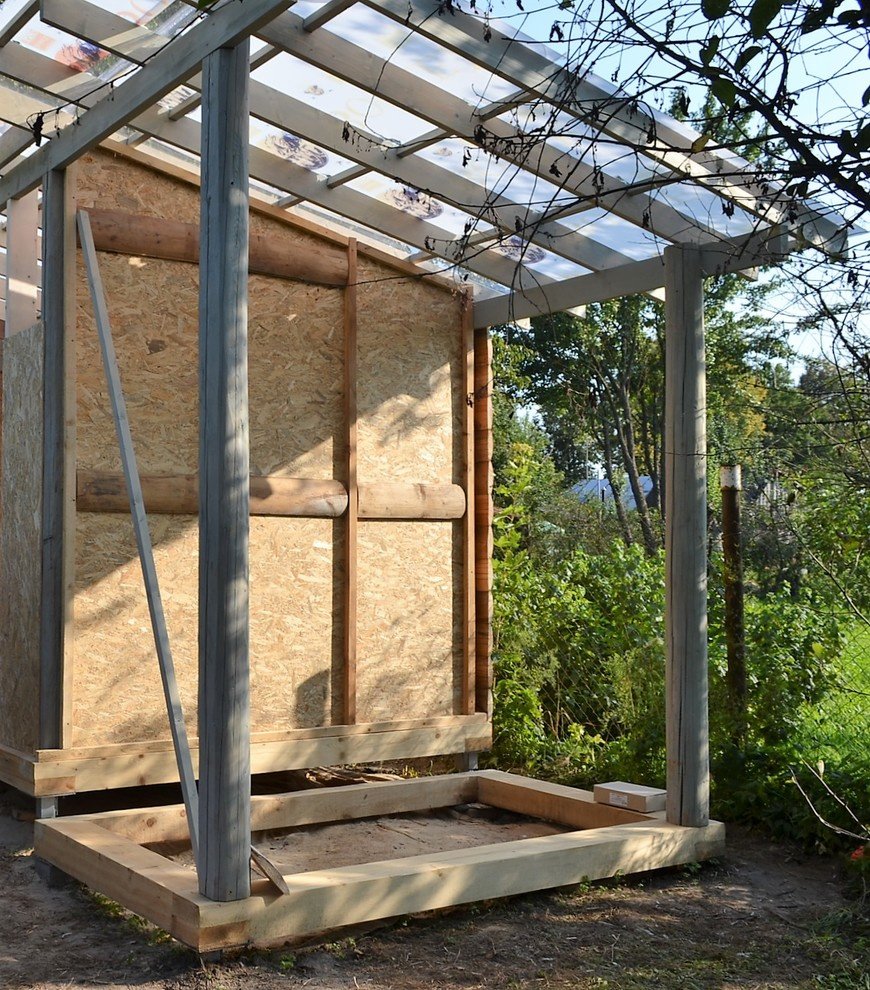 Красное на сером