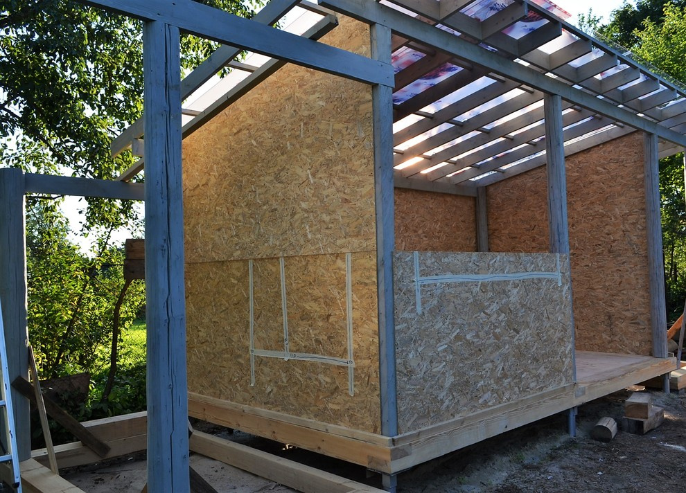 Красное на сером