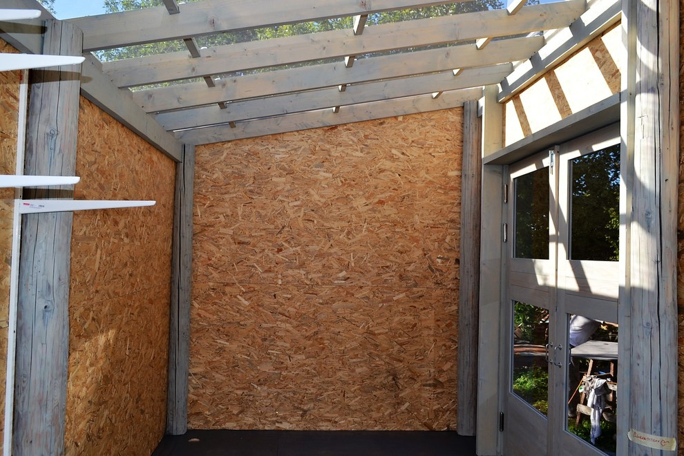 Красное на сером