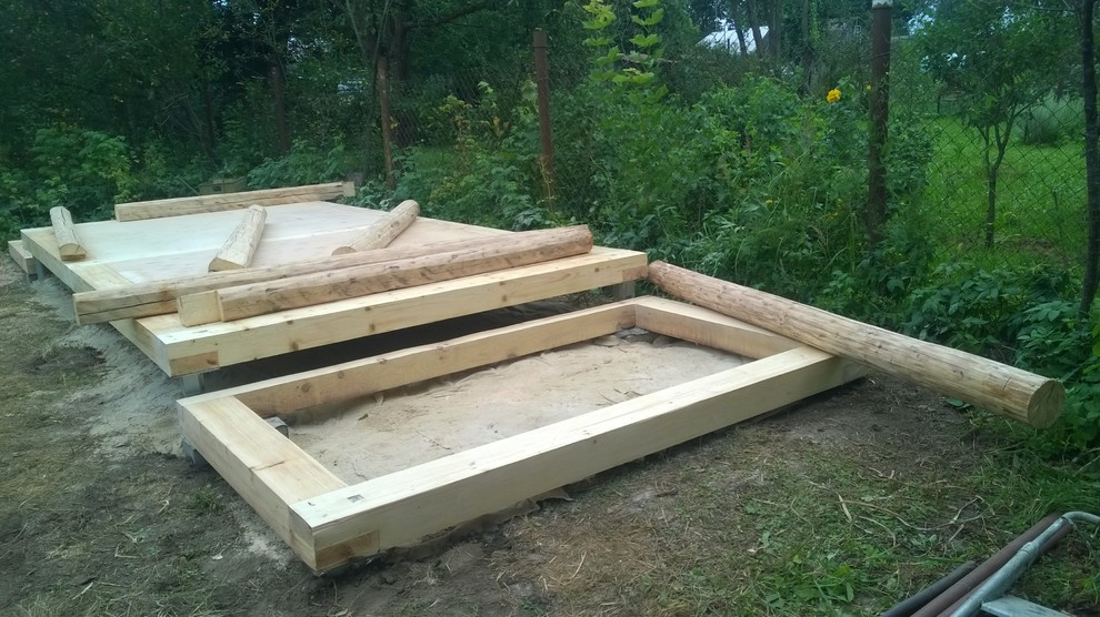 Красное на сером