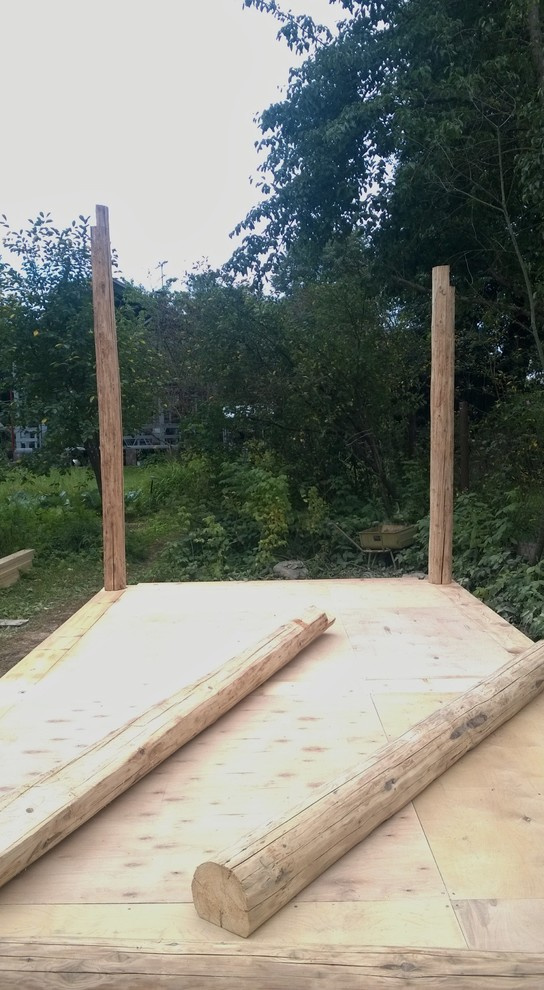 Красное на сером