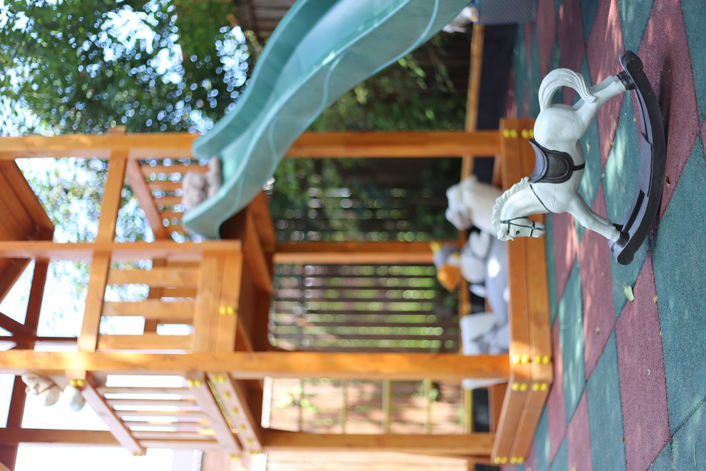 В тени яблони. Для передачи Фазенда