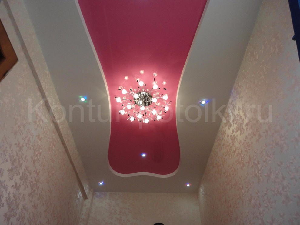 Обложка проекта: Двухуровневый натяжной потолок с точечными светильниками.