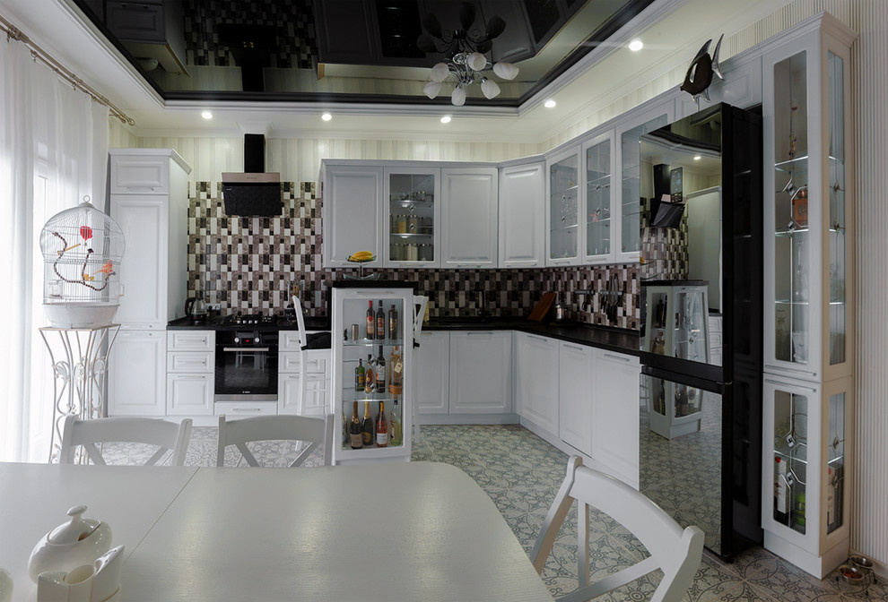 Угловая кухня с барной стойкой