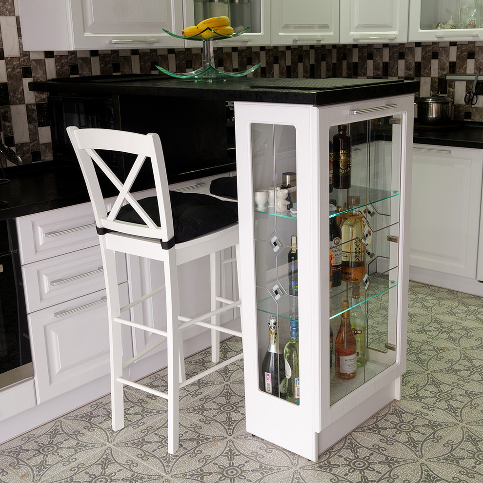 Угловая кухня с барной стойкой