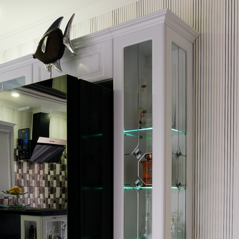 Угловая кухня с барной стойкой