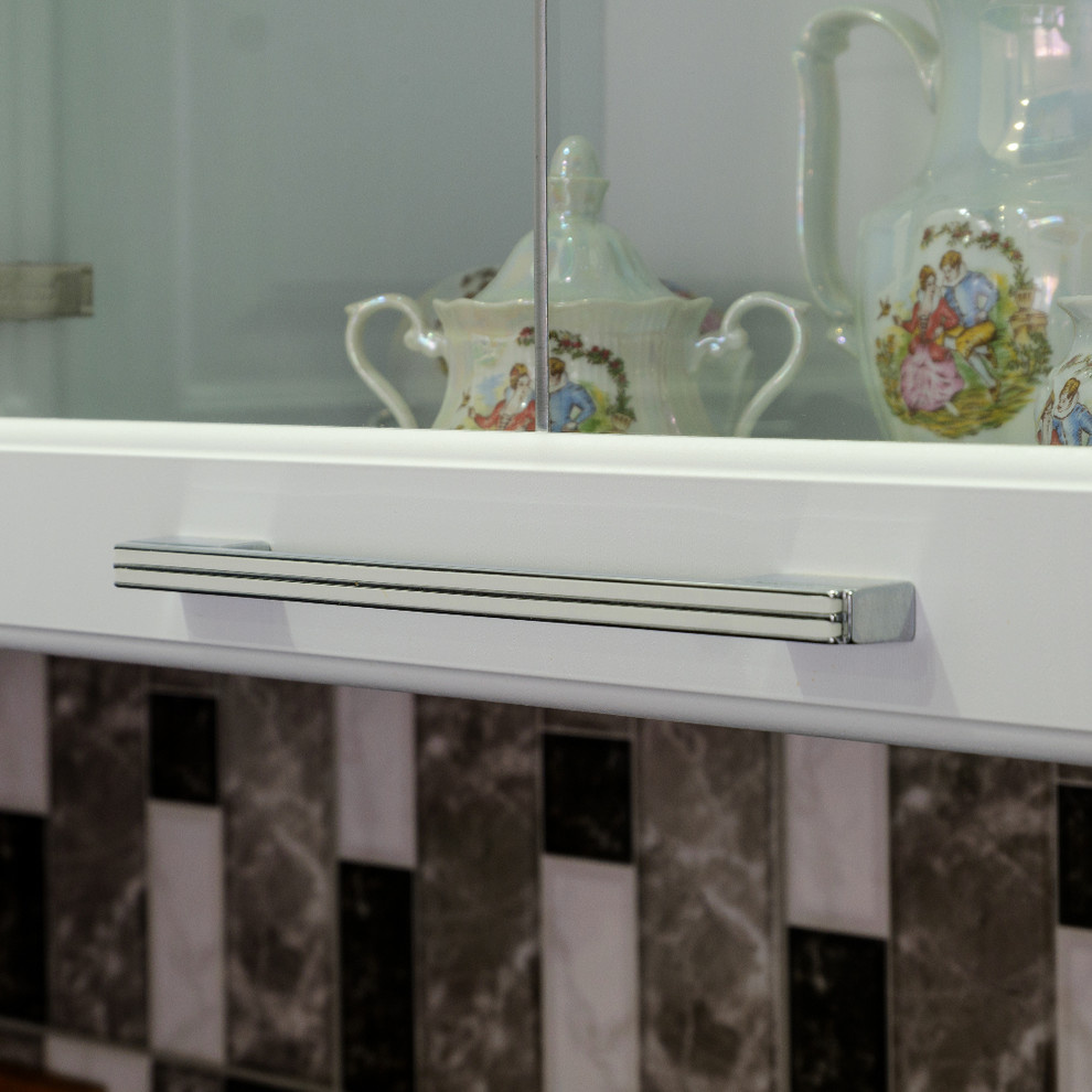 Угловая кухня с барной стойкой