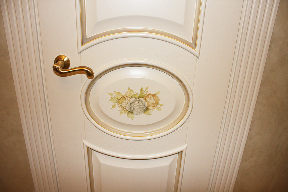 Двери с росписью