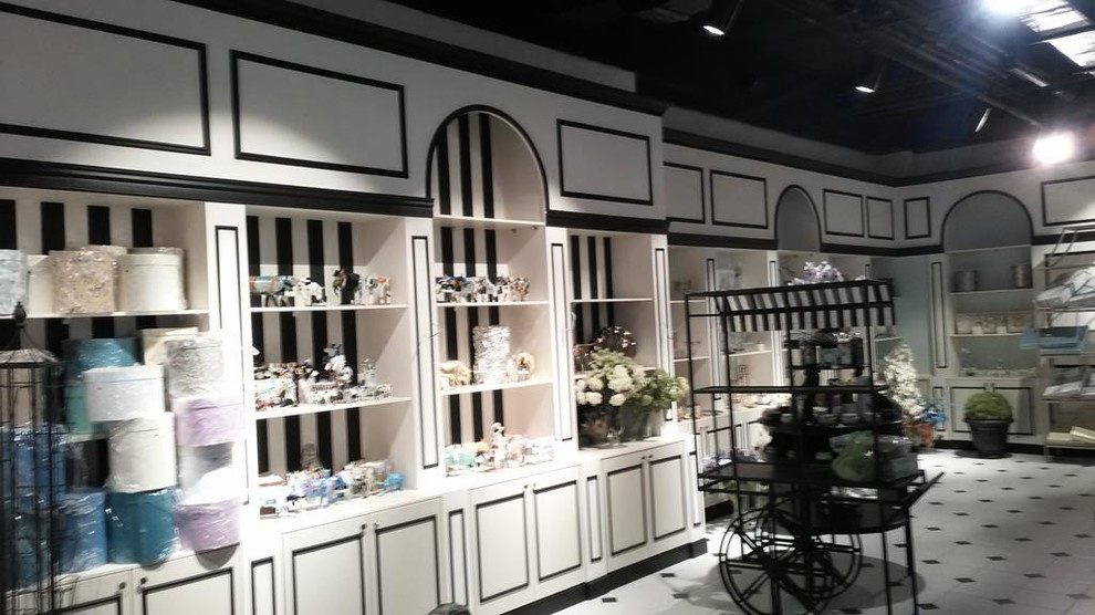 Магазин "Шипы и Розы" в Торговом центре "Табрис" на ул. Кубанская Набережная. 25