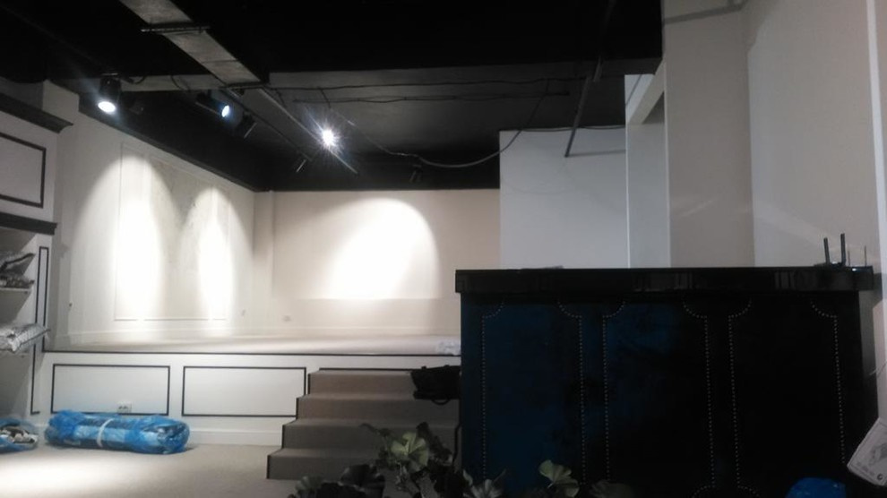 Магазин "Шипы и Розы" в Торговом центре "Табрис" на ул. Кубанская Набережная. 25