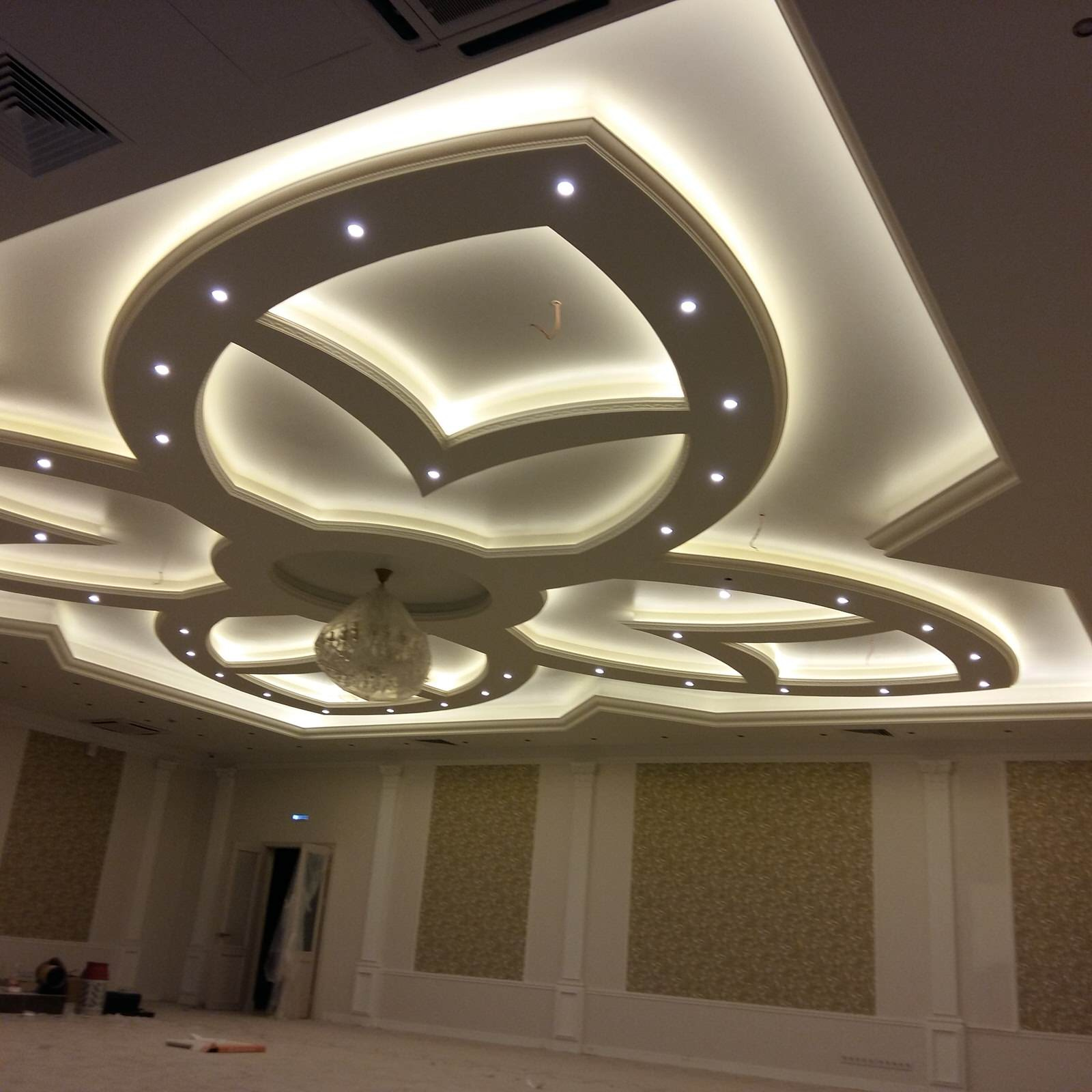 Подсветка потолка светодиодной лентой