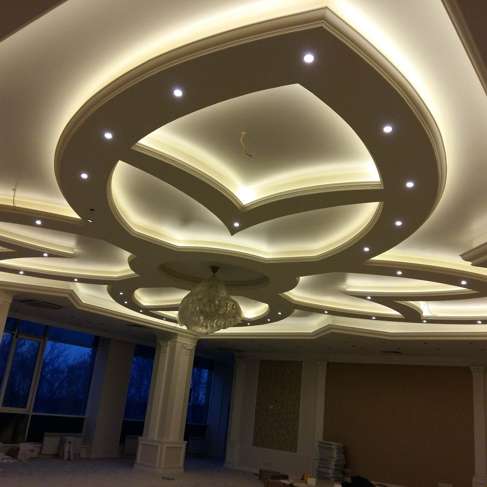 Подсветка потолка светодиодной лентой