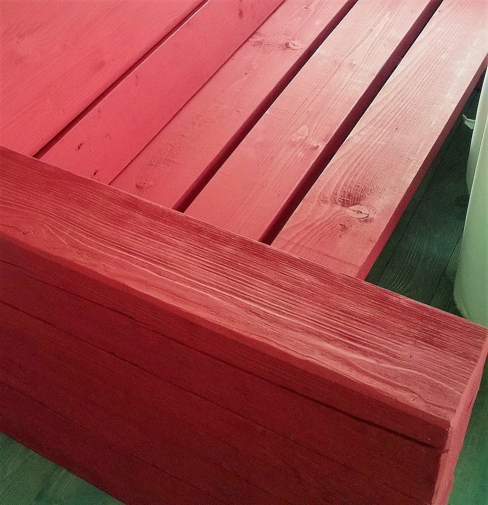 Обложка проекта: Красное на сером