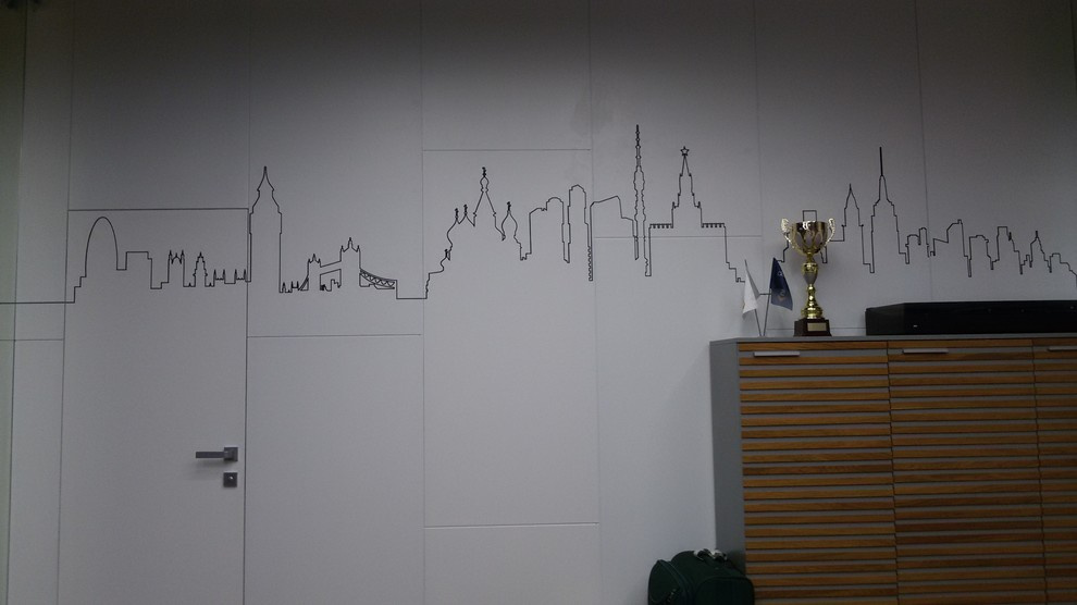 Обложка проекта: Скрытая дверь в рабочем кабинете