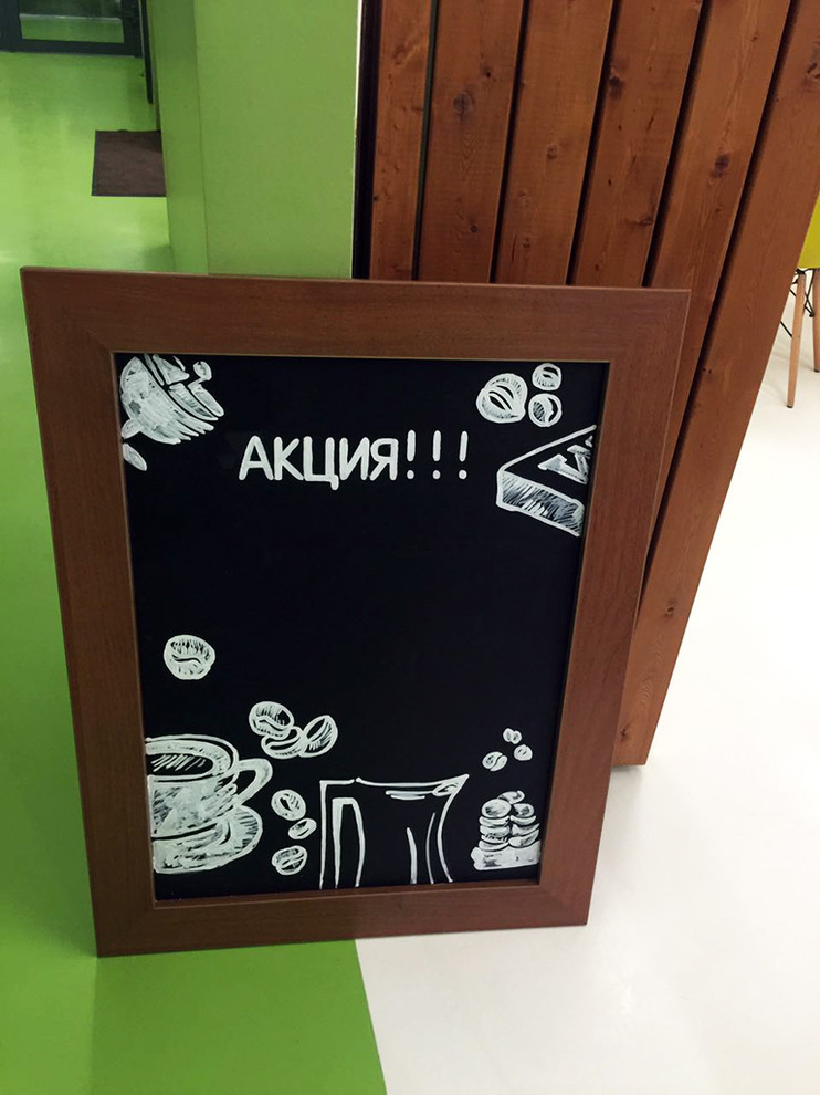 Роспись грифельных стен в сэндвич-баре COFFEE SMILE в Технопарке Сколково.