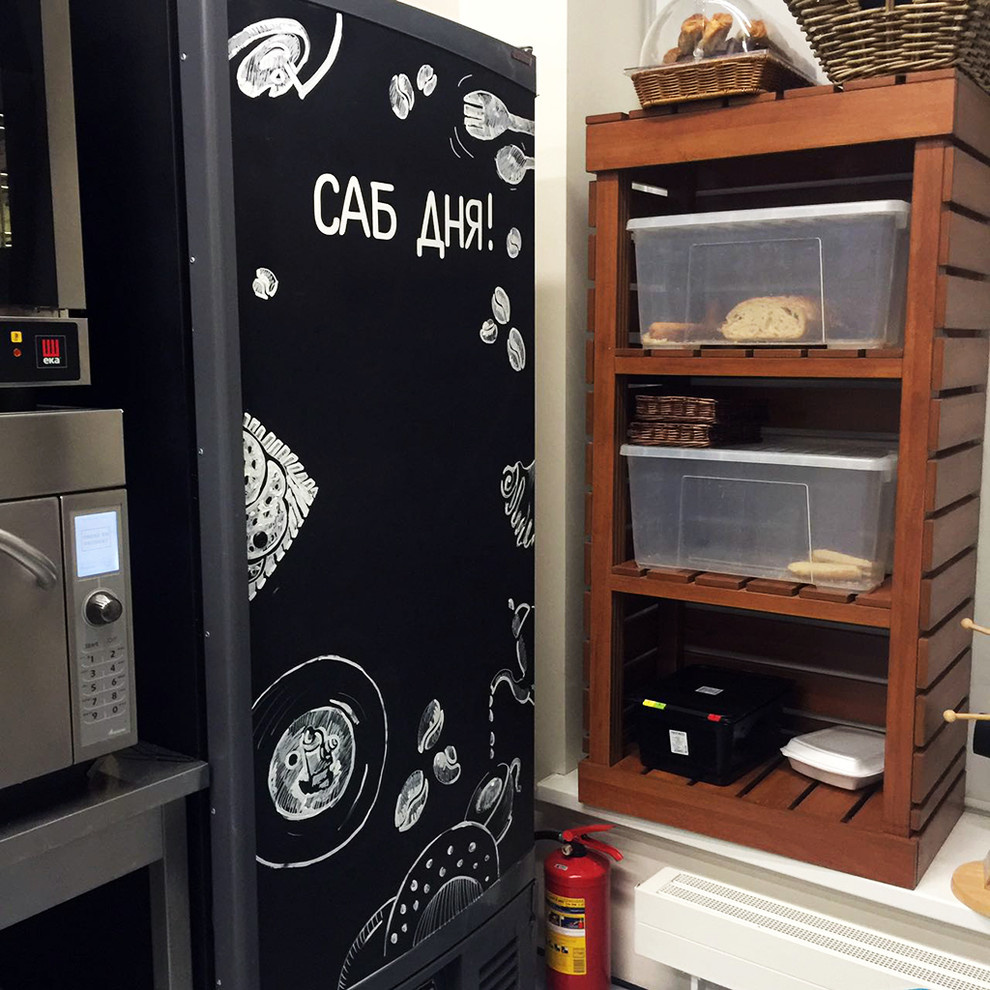 Роспись грифельных стен в сэндвич-баре COFFEE SMILE в Технопарке Сколково.