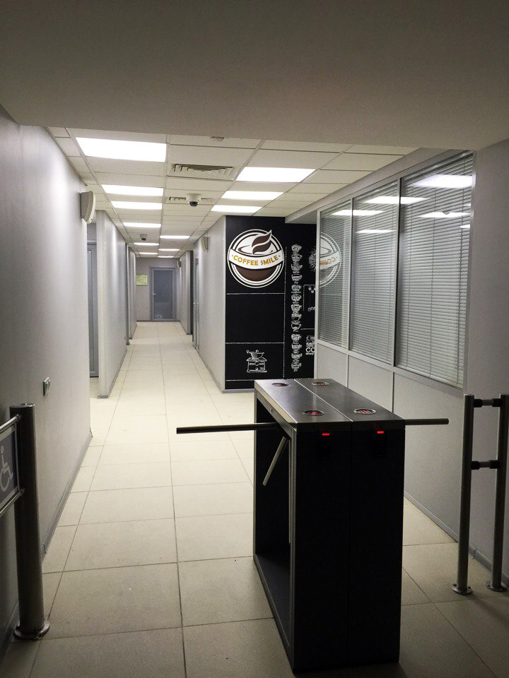 Роспись грифельной стены у входа в кафе COFFEE SMILE в Технопарке Сколково