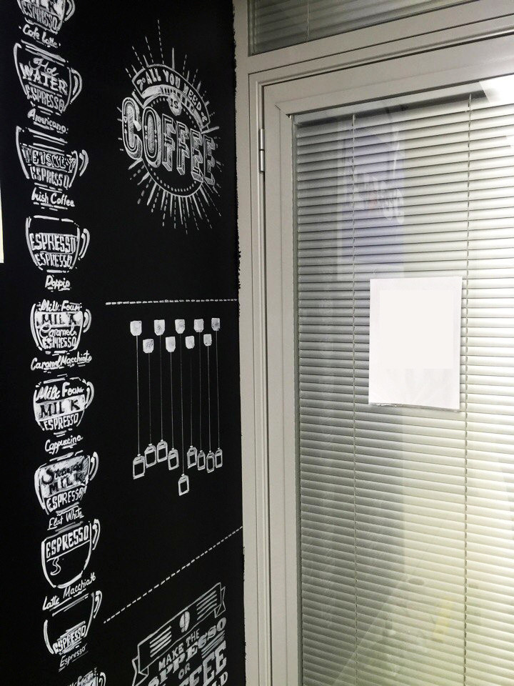 Обложка проекта: Роспись грифельной стены у входа в кафе COFFEE SMILE в Технопарке Сколково