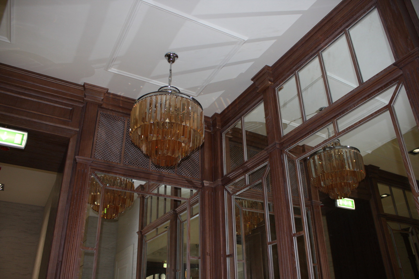 Зеркальные витражи