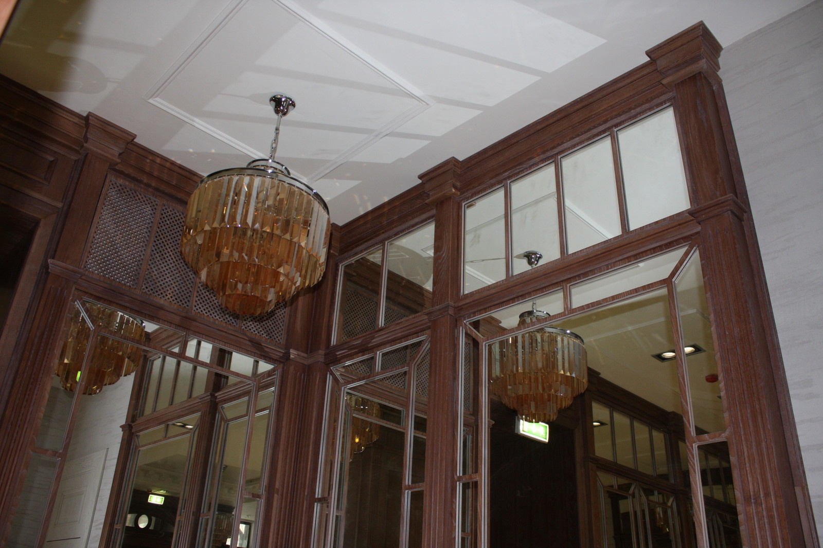 Зеркальные витражи