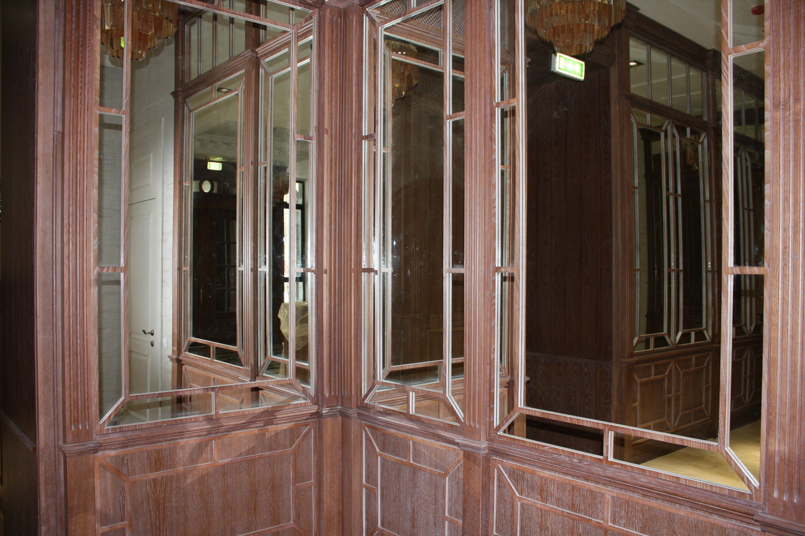 Зеркальные витражи